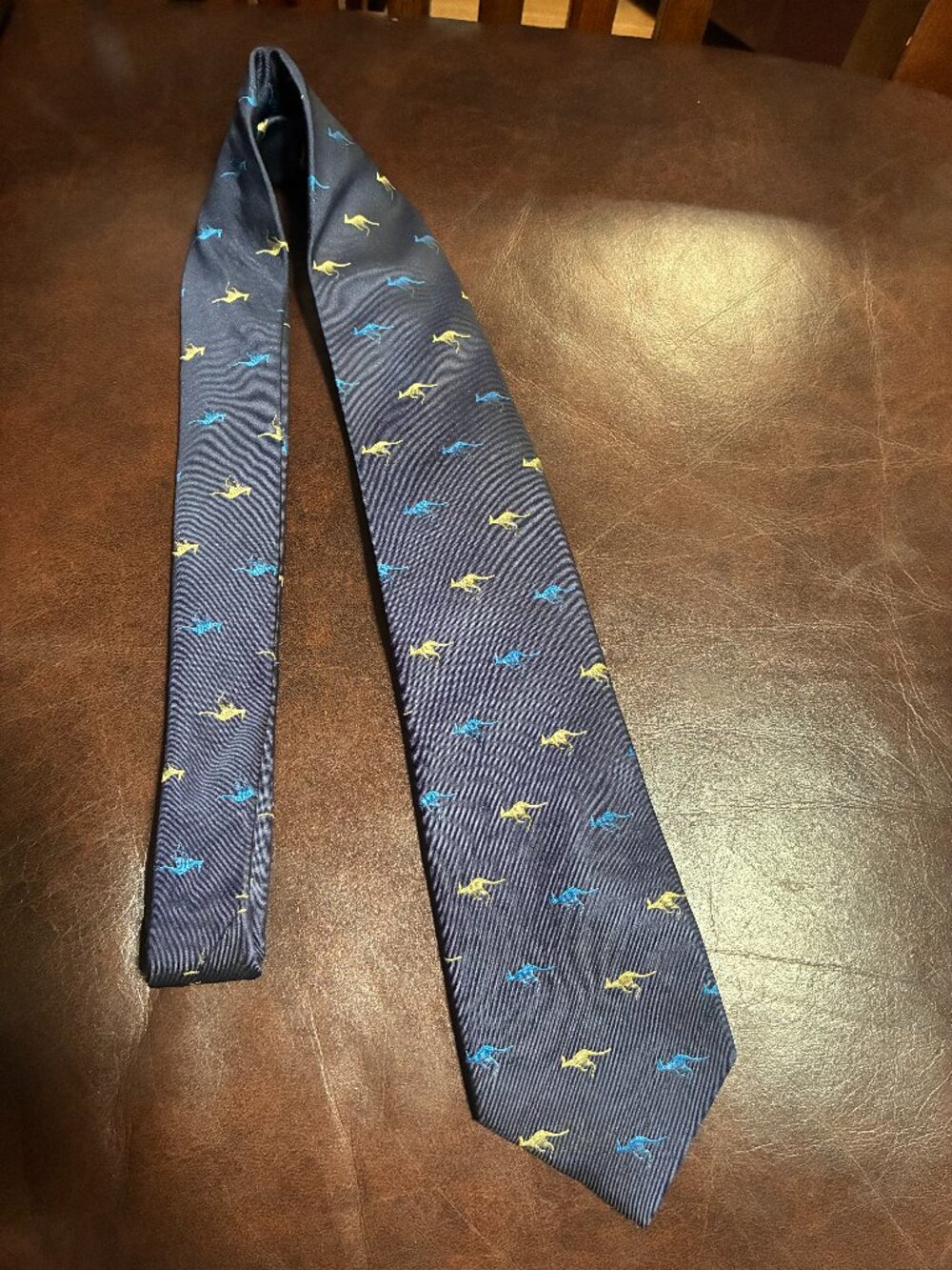 Bright Australia Syatong Co. Mens Tie Featuring Kangaroos. Handmade 100% Silk...